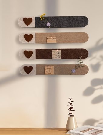 Heart-Shaped Felt Decorative Bulletin Board, Oval Cork Strips, High-Density Felt Board for Easy Installation with Self-Adhesive That Won'T Damage Walls, Suitable for Office Stickers, Photos, Schedules, Valentine'S Day Decorations, Photo Wall Decor